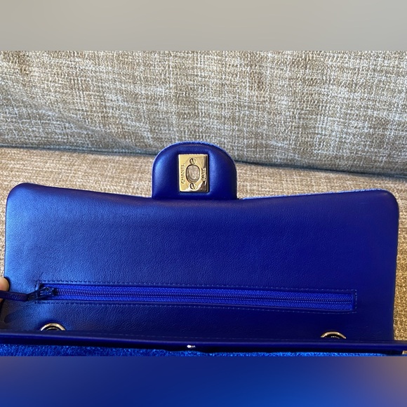 AUTH CHANEL VELVET VELOUR BLUE WITH GOLD HW CLASSIC DOUBLE FLAP CHAIN BAG m/l - Picture 6 of 16